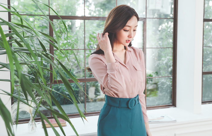 Shoulder Pads Two Pocket Open-Collar Blouse