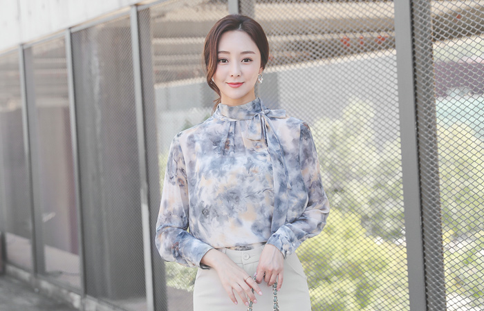 Watery Mable Ribbon-Tie Blouse