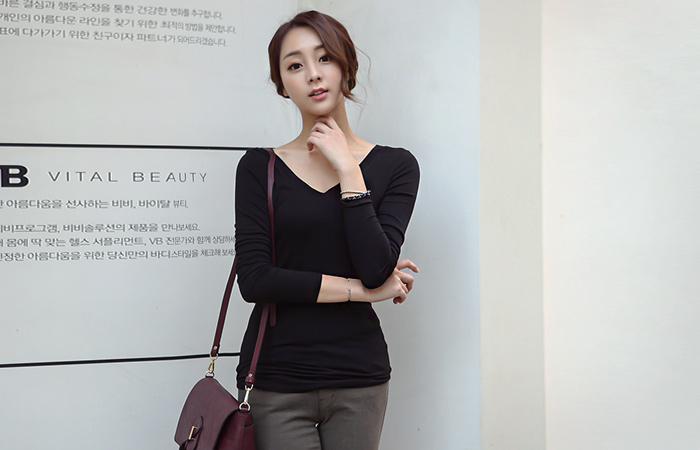 Basic Tencel V-neck Tee