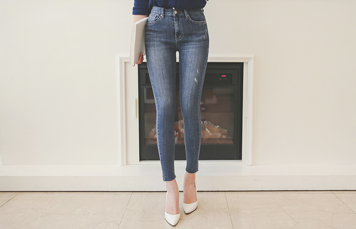 Scratch Cutting Jeans