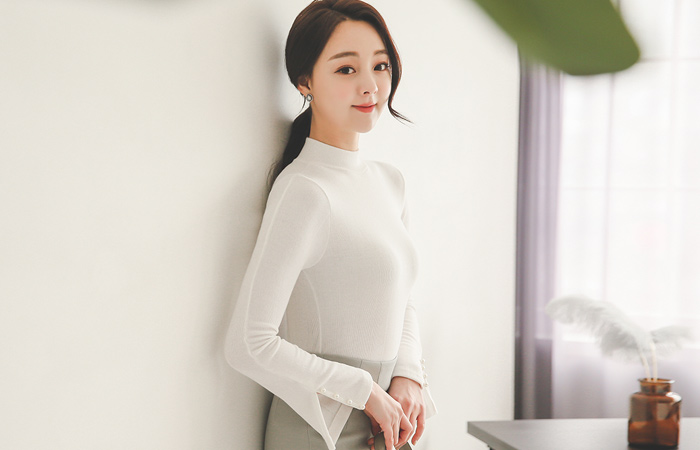 Slit Pearl Belt Cuff Half Necktie