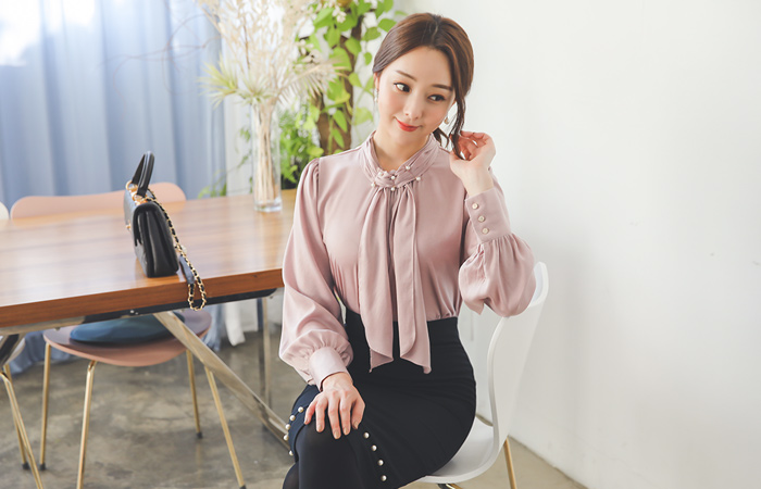 Imitation pearl Tie Neck Puff Blouse