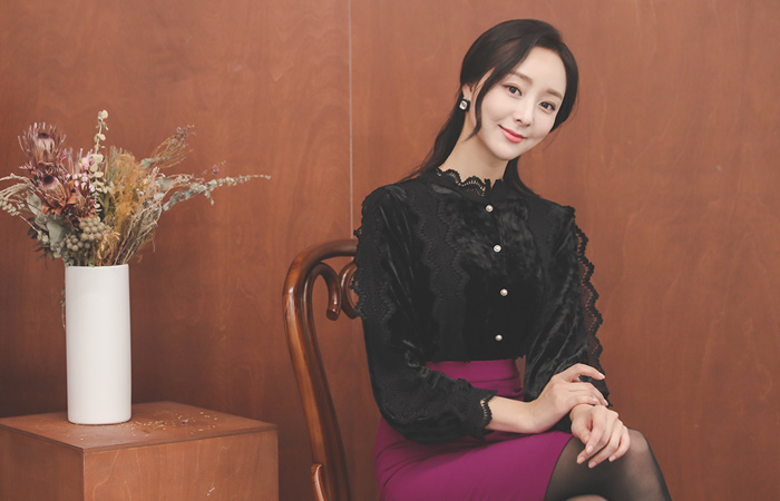 Wave Lace Pearl Buttons Velvet Blouse