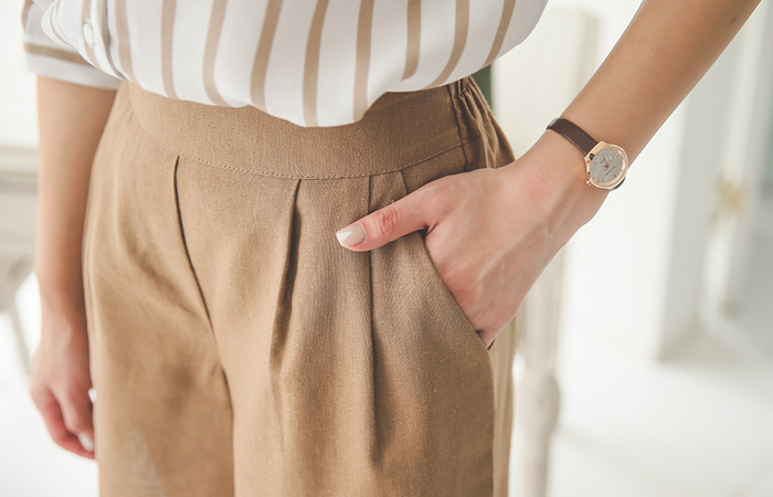 Bending the back pin tuck Linen Pants
