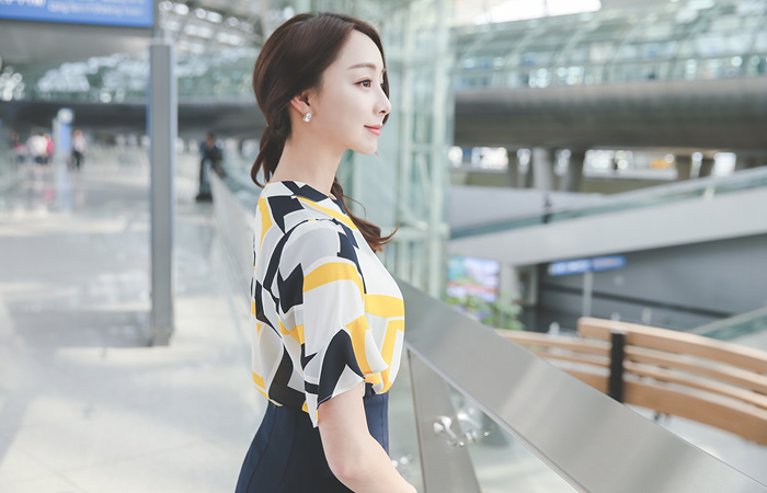 Vivid Block Necklace Blouse