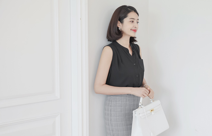 Half Open Kara Sleeveless Blouse