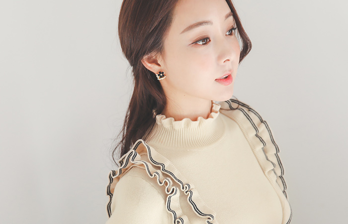 Lovely Color Combination-line Frill Flare Knit Dress