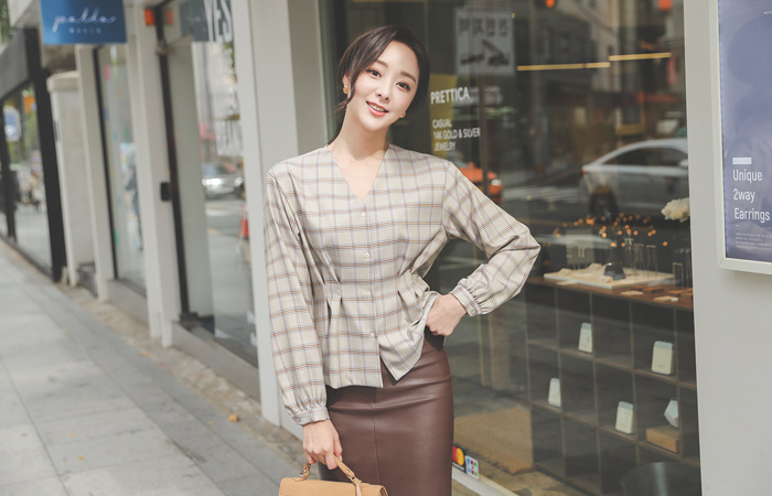 Pintuck Flared V-neck Blouse