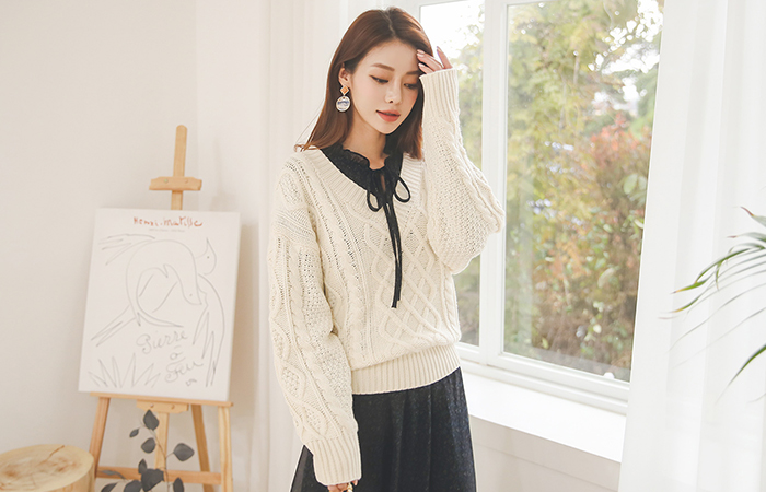 twist V-neck Bag Strap Center Front Vent Knit