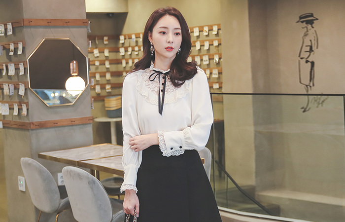 Frill Lace-Neck Romantic Blouse