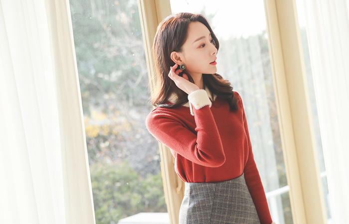 Fuzzy Collar&Sleeves Color Combination Wool Knit
