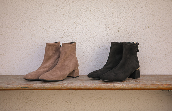 Gold Tip Point Span Middle Ankle Boots