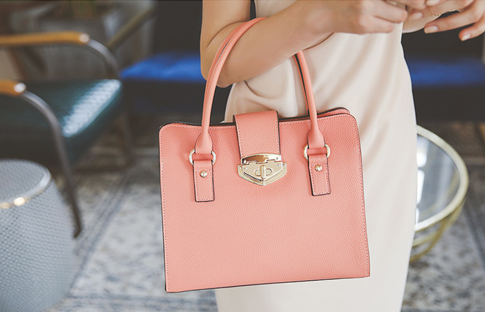 [Models wear38st]베르 Gold Buckle Square Modern Bag