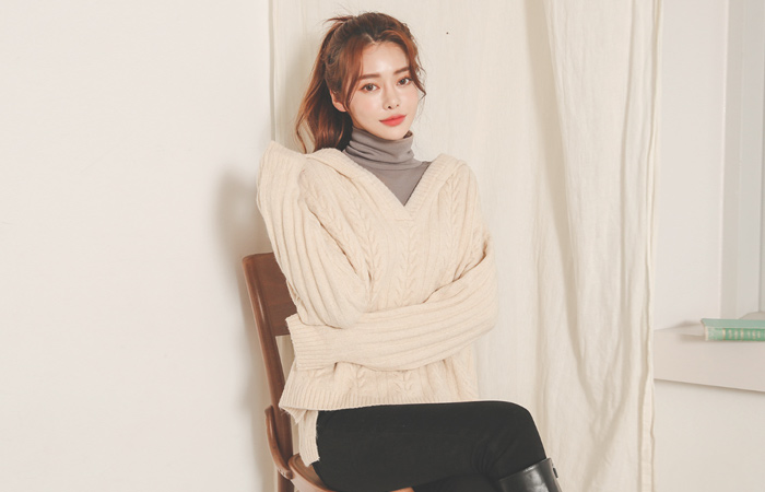 Twiddle V-neck Hood Wool Knit