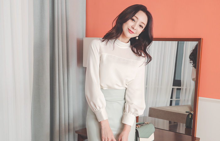 Roll-Neck See-through Square Skily Blouse