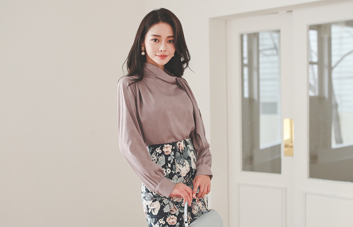 Wrinkle Satin Unbalance Scarf-Neck Blouse