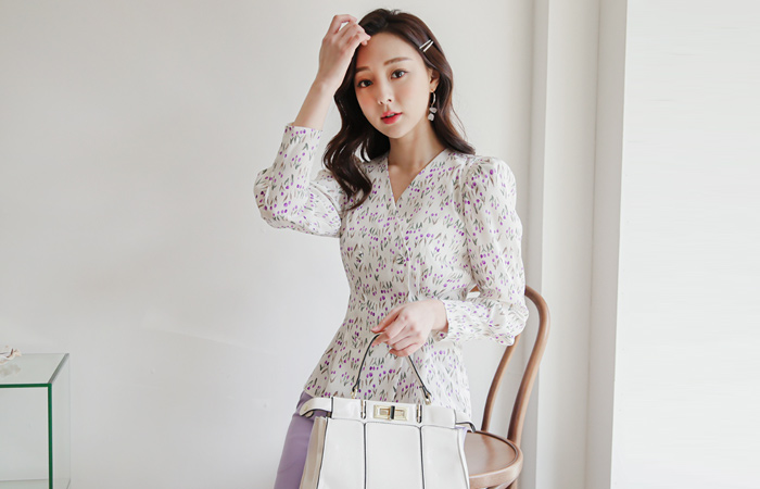 Tulip Double-button Pintuck-Line Blouse