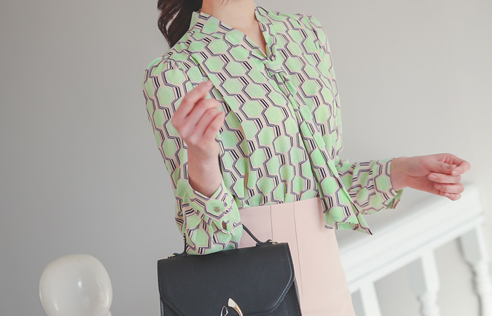 V-neck Tie Dot Pattern Blouse