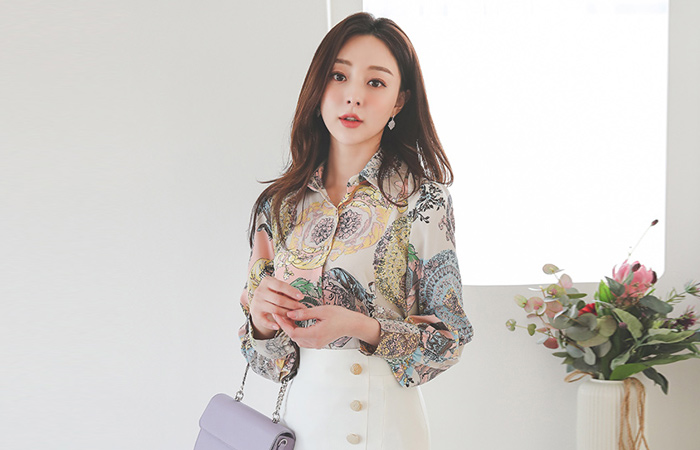 Rococo-Style Printing Pearl Button Collar Shirt Blouse
