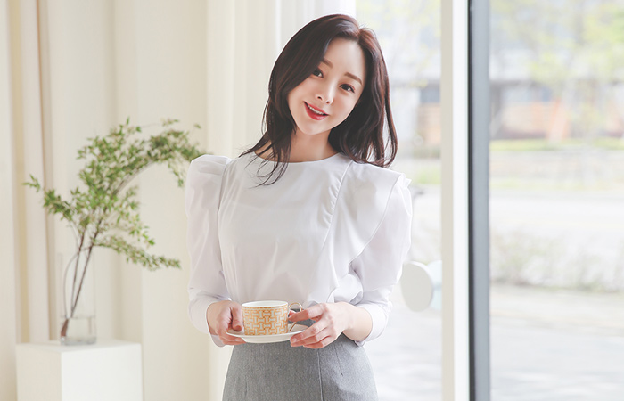 Unbalance Edge-Frill Puff Span Blouse