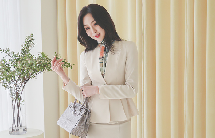 No-collar Cubic 써클버튼 Peplum Jacket