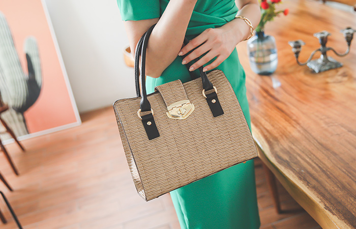[Models wear40st]Rattan Gold Buckle Square Modern Bag