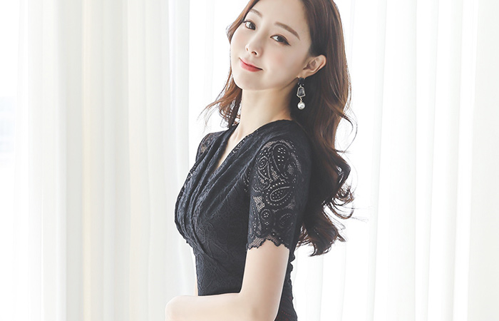 Glam Shirring Wrap Span Lace Blouse