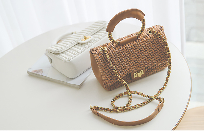 [Models wear41st]Weaving Mesh Circle Handle Chain Bag