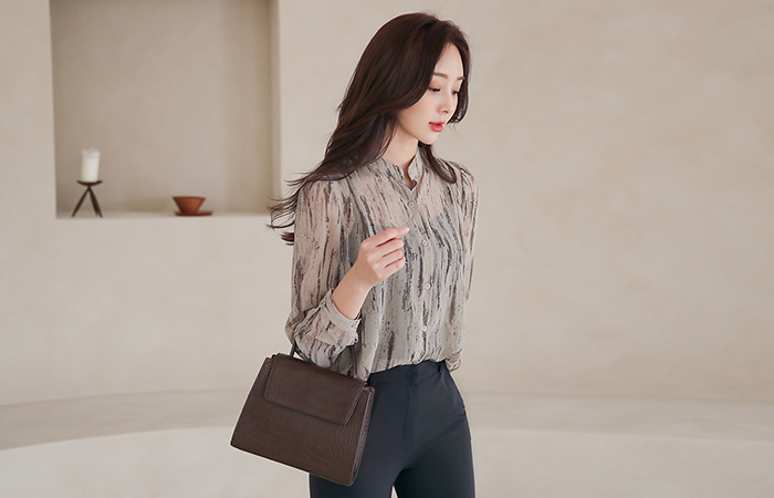 Mono Smudging Half-Open Chinese Blouse