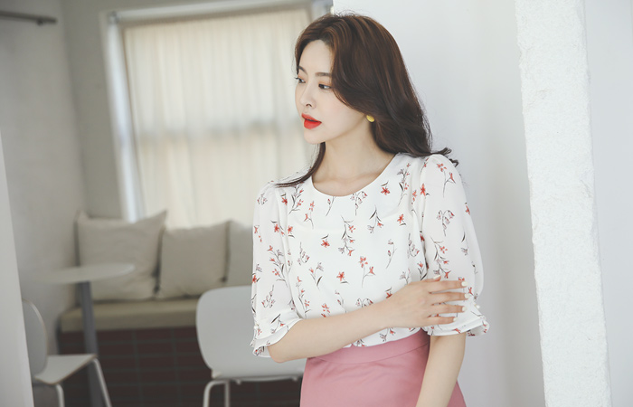 Lily Flower Back Ribbon Blouse