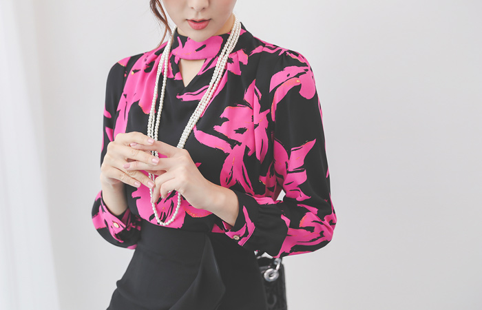 Rosy Center Front Vent Shirring Neck Blouse