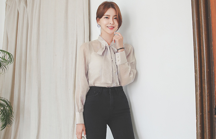 Aurora pearl Skily Ribbon Blouse