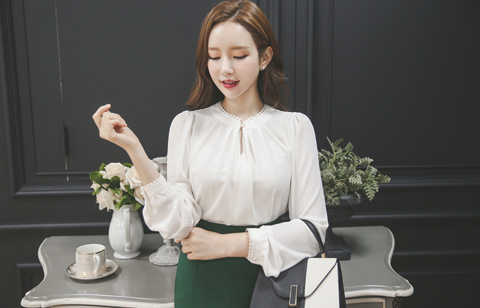 Embroidery Trimming Slit Shirring Blouse