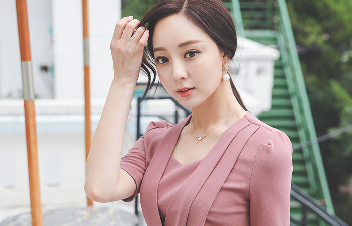 Gold-Ring Belt Pintuck Heart Neck Dress