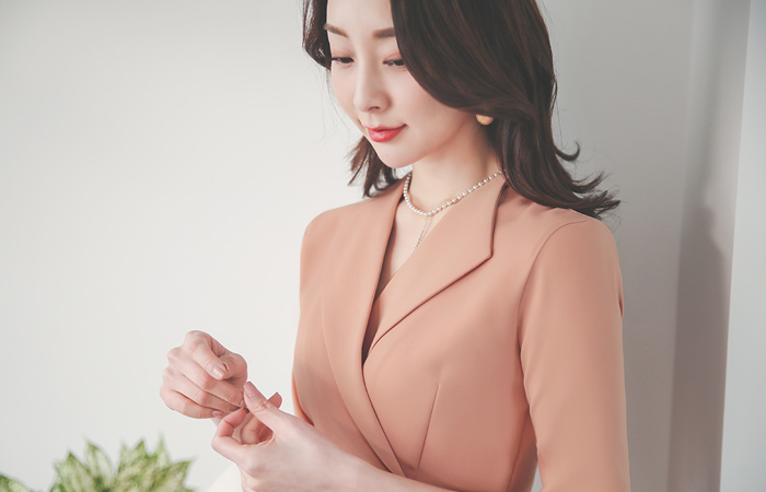 Wing Collar Span Wrap Dress