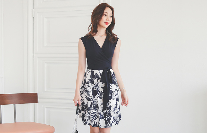 Wrap Flared V-neck Color Combination Dress(Sleeveless)