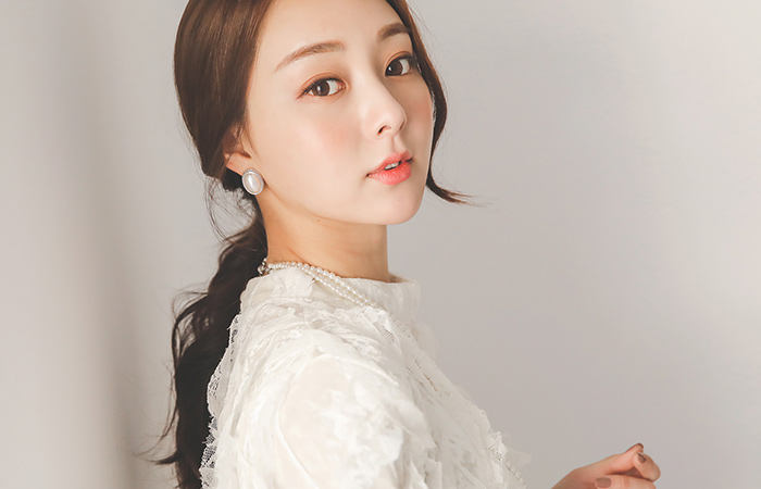 Crepe Race Velvet Highneck Blouse