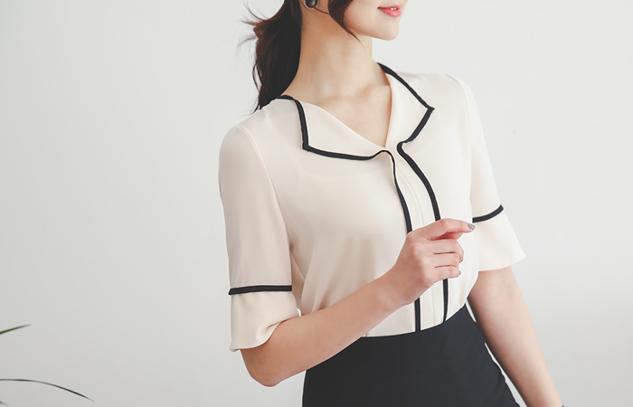 Modern Bias Half-Open V-neck Blouse(summer)