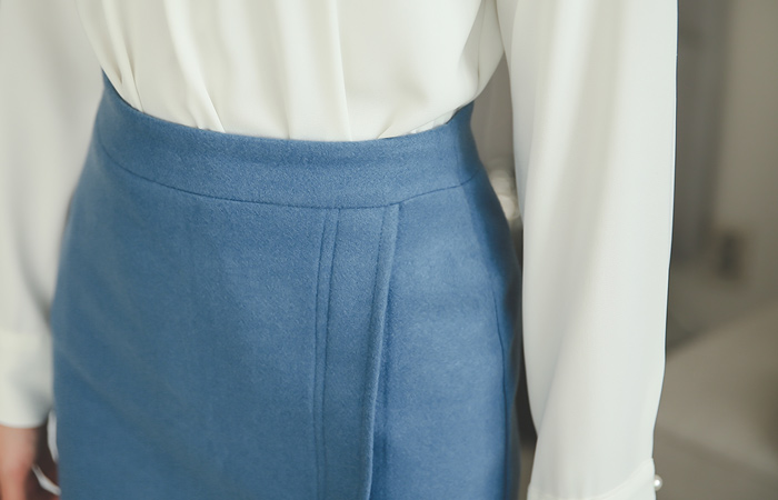 Soft Cutting Woolen Skirt