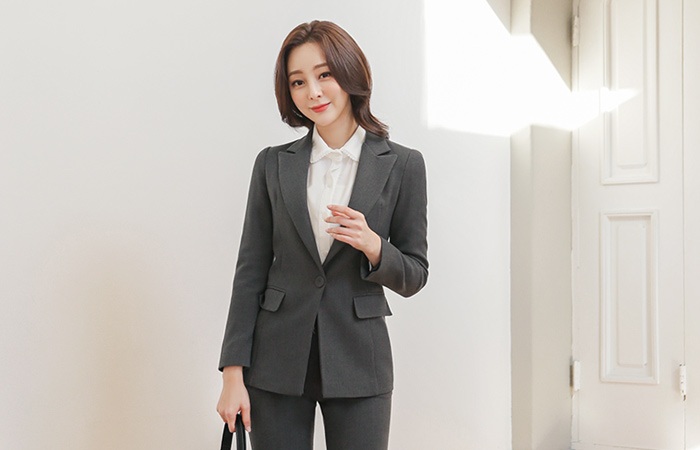 minimal Peaked Collar Span One-Button Jacket