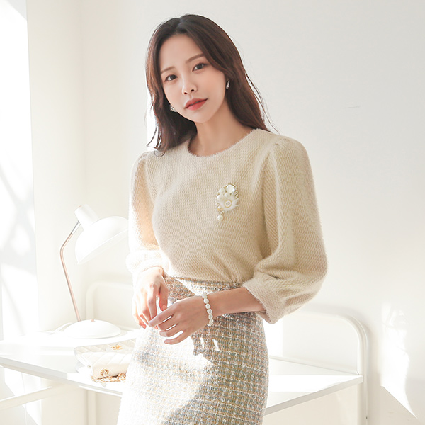 Soft Mink touch Puff Round Blouse