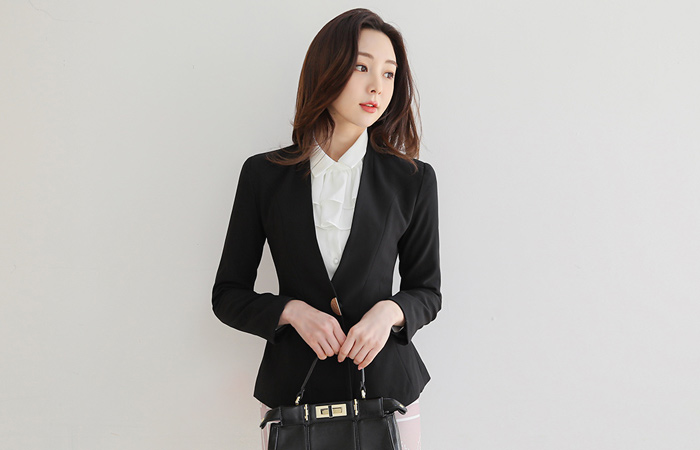 Antique-Gold Decoration Half-Moon One-Button Slim No-collar Jacket