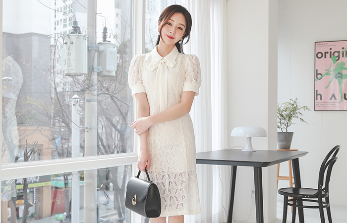 Boutique Ribbon-Tie Collar Lace Dress