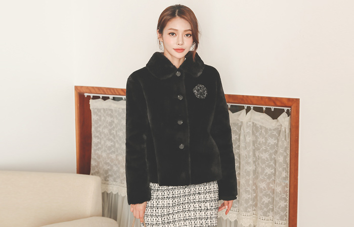 Petit Collar Line Fake Fur Jacket