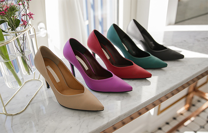 [Models wear42st]Deep V-Line Stiletto Heels