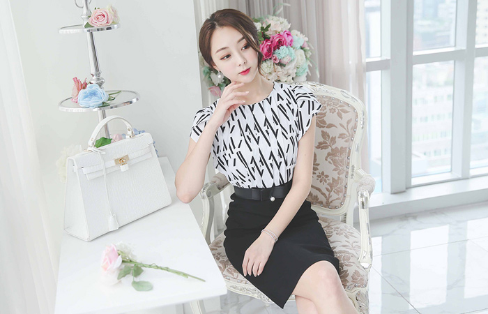 Stick Line Pleats Tulip Sleeve Dress