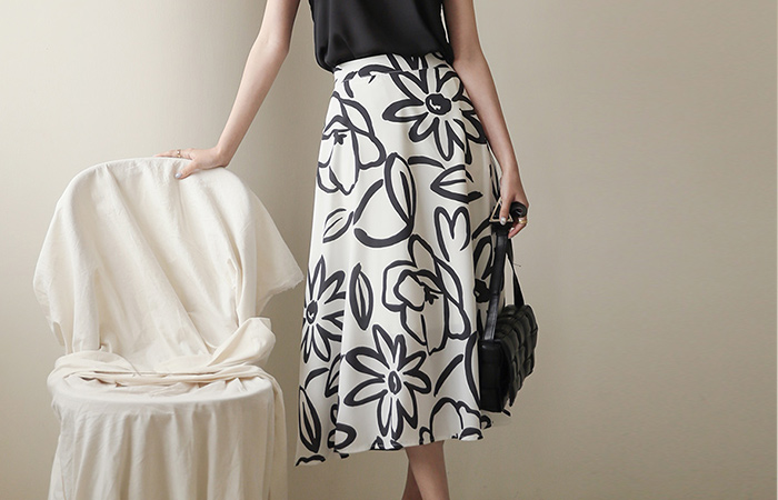 large Flower Back Banding Volume 훌 Skirt