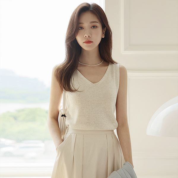 Simple V-neck Sleeveless Knit