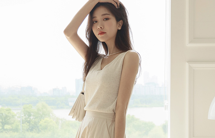 Simple V-neck Sleeveless Knit