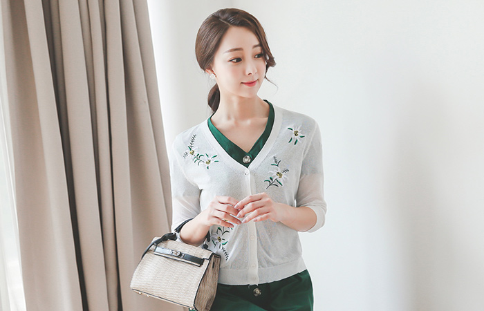 Lalto Embroidery V-neck Cardigan